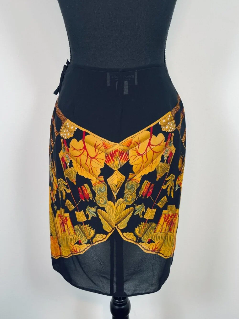 Emanuel Ungaro 100% silk wrap skirt, Made in Hong Kong
